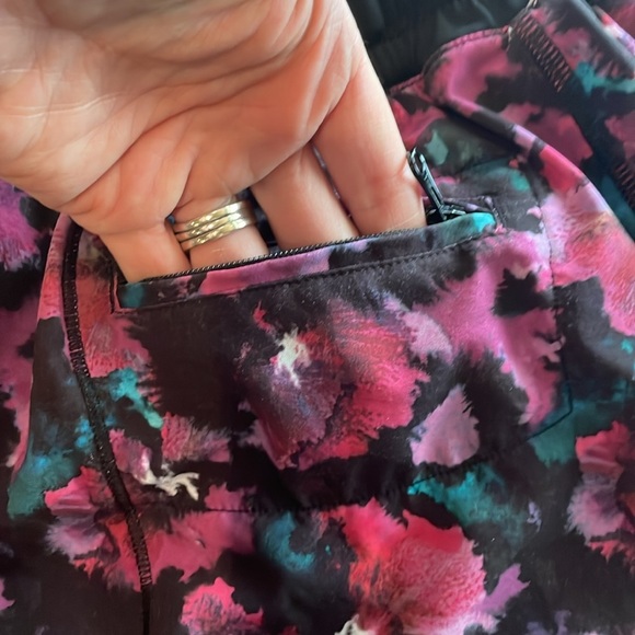 LULULEMON Speed Up Short - size womens 4 - Picture 5 of 13